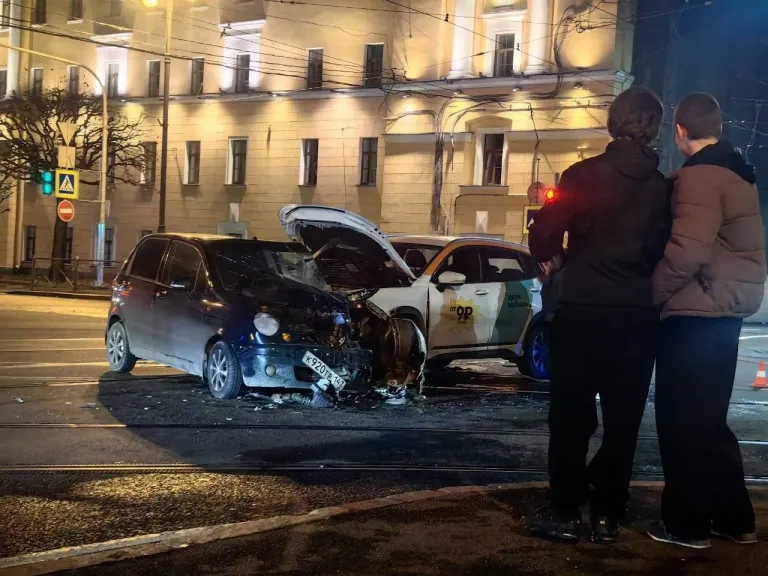ДТП с каршерингом у Финляндского вокзала затруднило движение