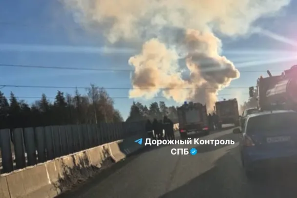 ДТП с горящим бензовозом у Усть-Луги обошлось без пострадавших