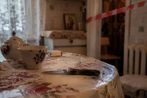 В Коммунаре ревнивец зарезал мужчину во время застолья
