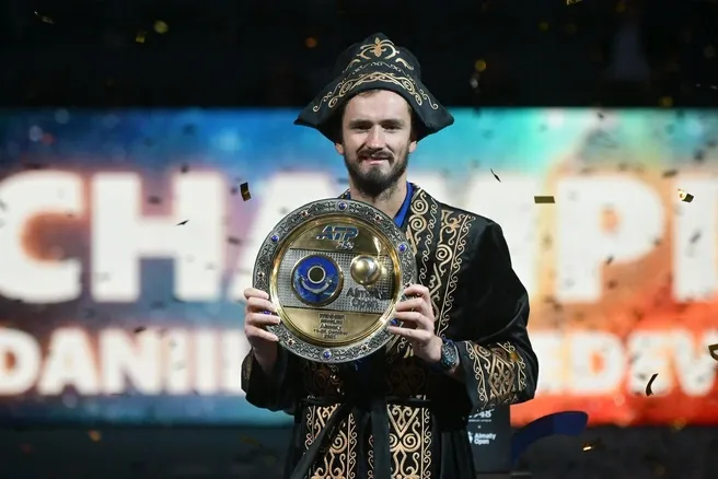 Медведев впервые в карьере защитил титул, победив в Алма-Ате