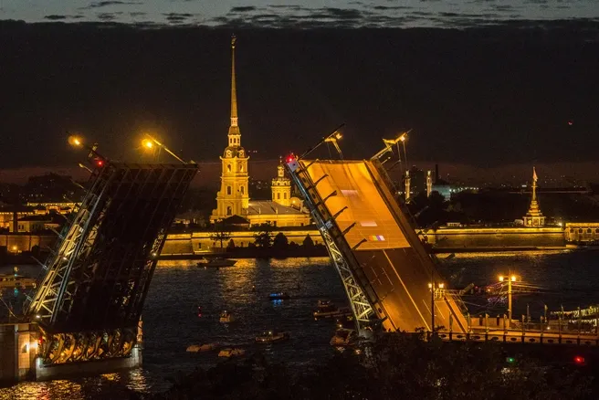 Дворцовый мост внепланово разведут вечером 20 октября