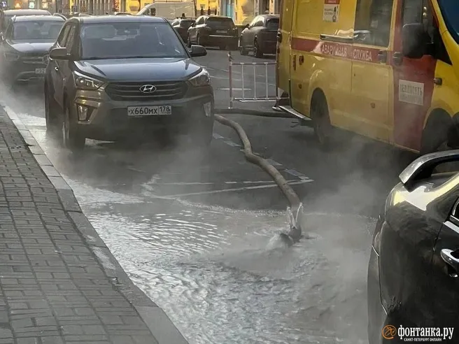 В Басковом переулке ремонтируют трубу, отопление ограничено