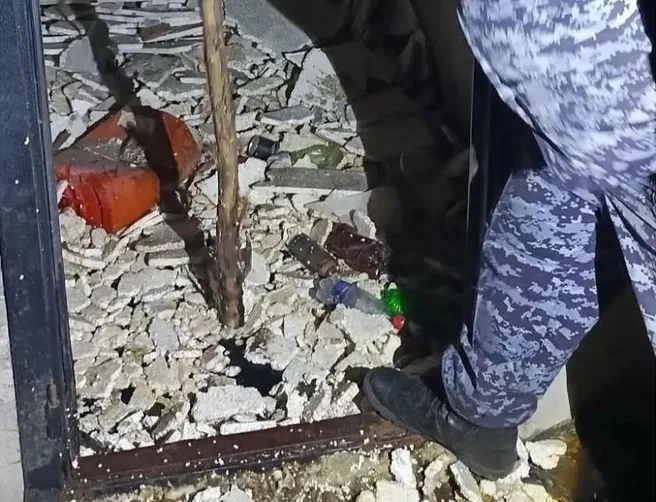 Росгвардеец спас девочку из затопленной шахты лифта на Лесном