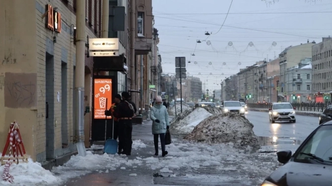 Петербург сократит использование соли при уборке улиц зимой