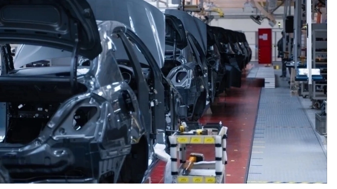 Петербуржцы купили всего пять седанов Lada Aura за два месяца