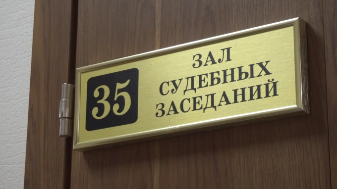 В Петербурге будут судить рецидивиста за кражу денег с чужой карты